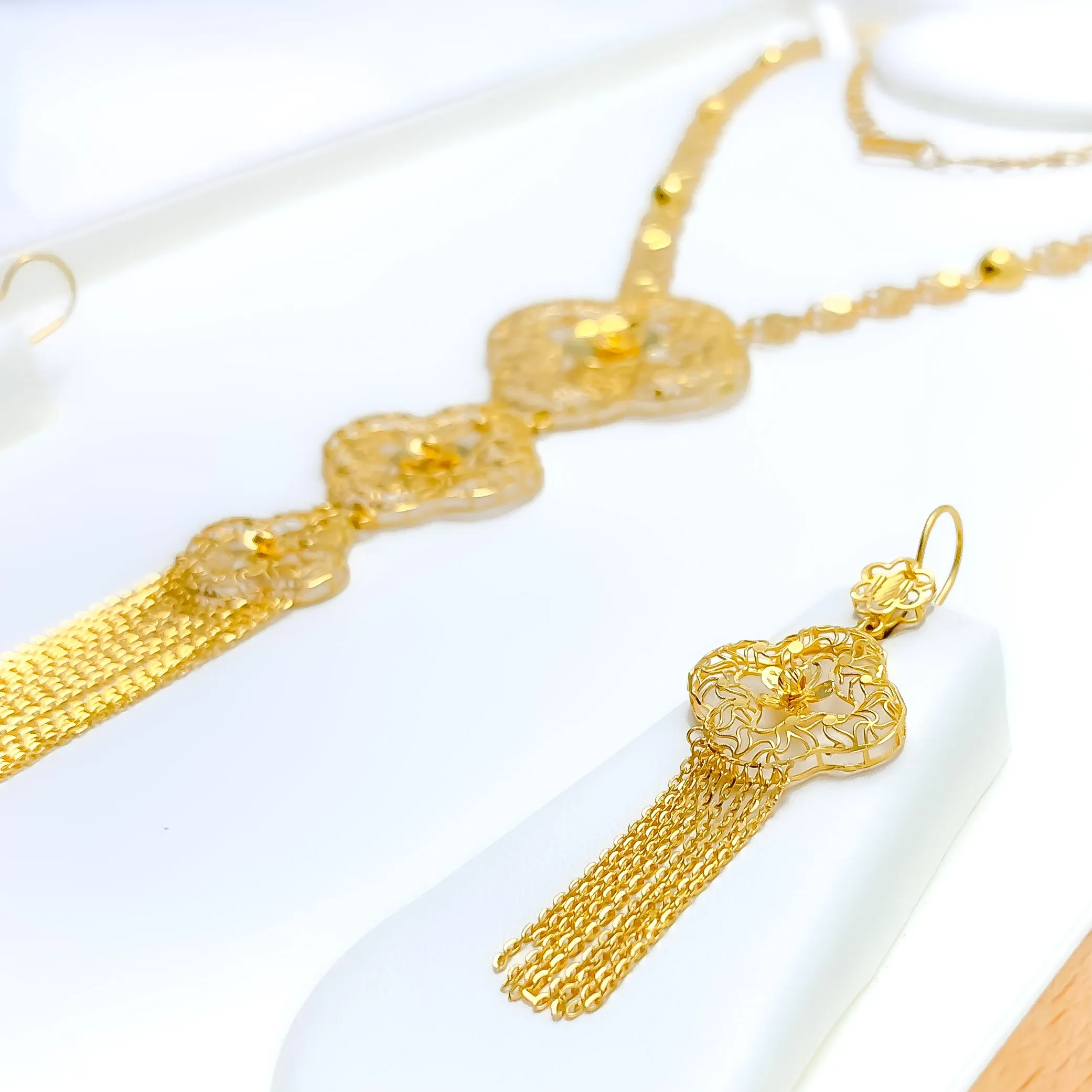 Attractive Triple Jali Flower 5-Piece 21k Gold Necklace Set