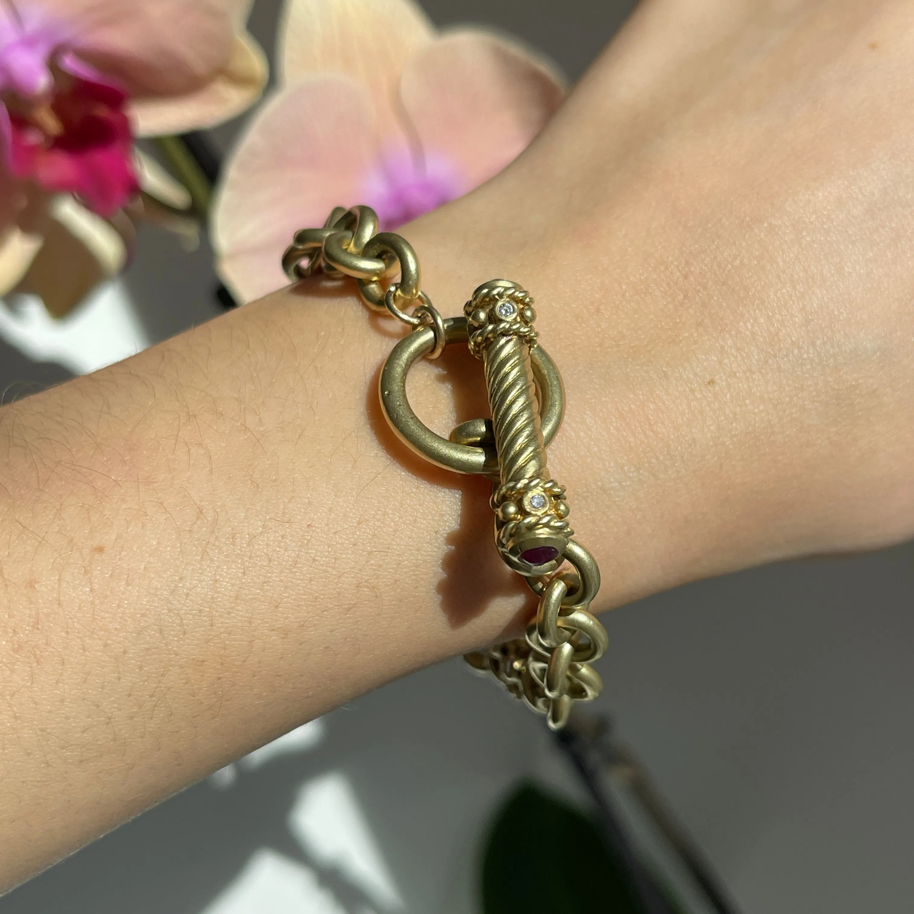 Estate 14KT Yellow Gold Byzantine Rolo Diamond   Ruby Toggle Bracelet