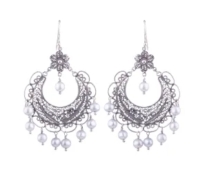 Frida chandelier earrings - Ice Blue pearls