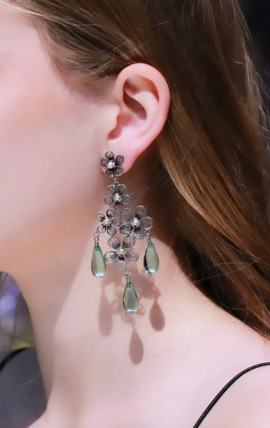 Hortensia post chandelier earrings