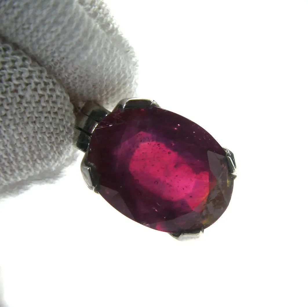 Ruby Pendant, Faceted Oval, 925 Sterling Silver, g1