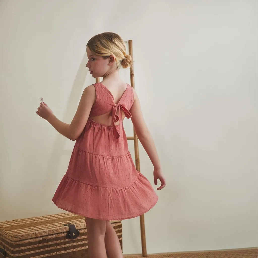 VESTIDO DE CHICA COLOR CORAL ANUDADO EN LA ESPALDA